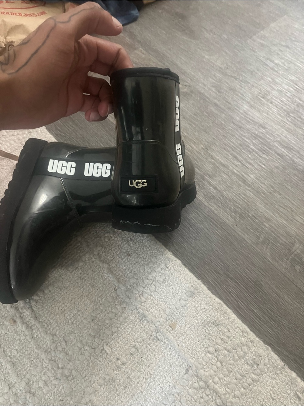 Black ugg winter boots View 3